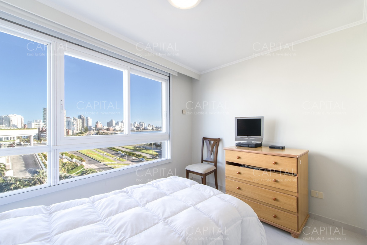 Apartamento ID.33655 - Milenium Tower Punta del Este Apartamento de tres dormitorios mas dependencia en Millenium Tower en Venta
