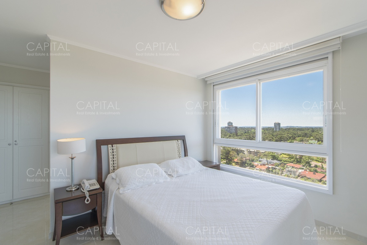 Apartamento ID.33697 - Apartamento en Le Jardin de tres dormitorios y dependencia de servicio en Venta Punta del Este en venta