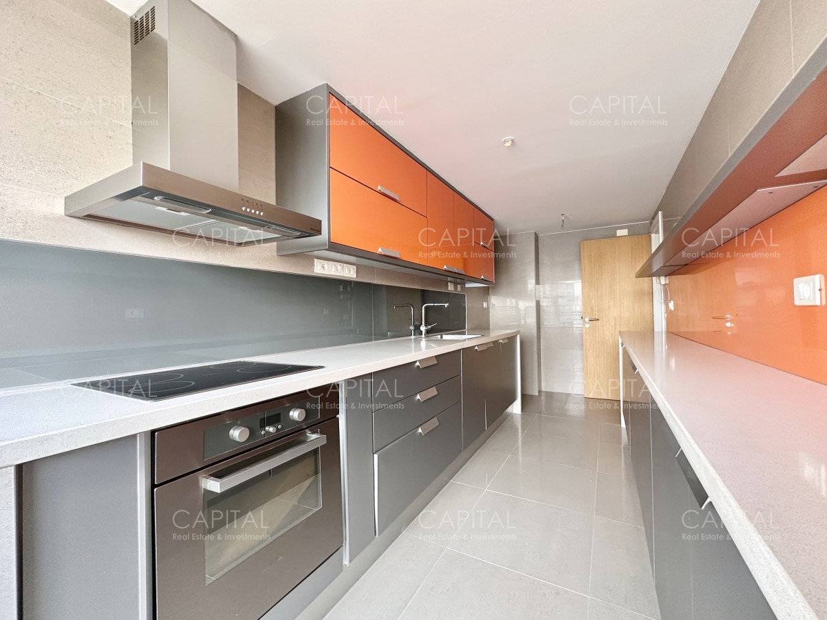 Apartamento ID.31677 - Apartamento de tres dormitorios con vista al mar en venta, Punta del Este.