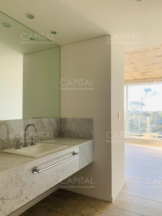 Apartamento ID.30996 - Moderno Penthouse a Estrenar de 3 Dormitorios frente a Playa Mansa - Venta