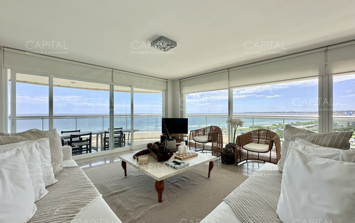 Apartamento ID.35573 - Apartamento de tres dormitorios y dependencia frente al mar en alquiler de temporada, Playa Mansa, Punta del Este.