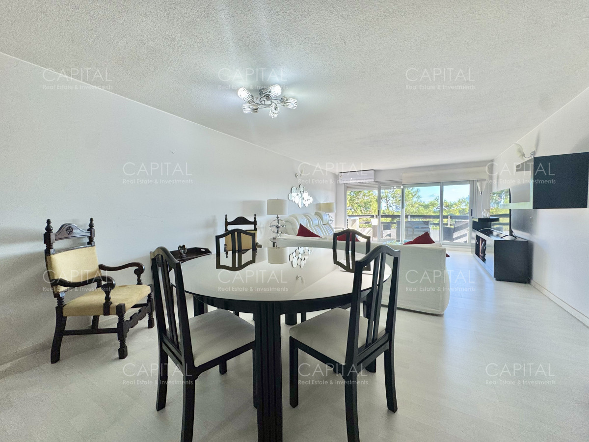 Apartamento ID.38203 - Apartamento en Venta Reciclado de 3 dormitorios y servicio, Roosevelt. 