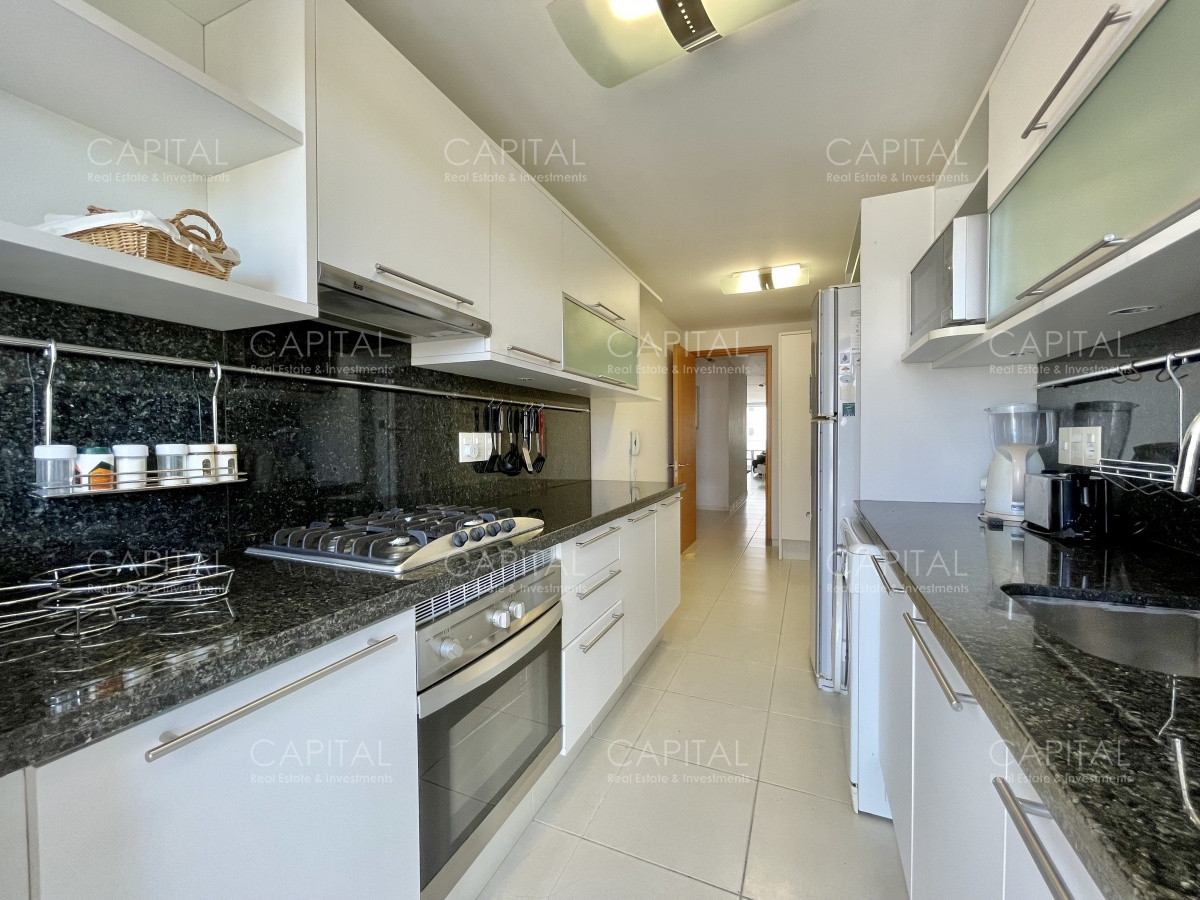 Apartamento ID.30388 - Apartamento de Dos dormitorios en Venta en Playa Mansa, Punta del Este