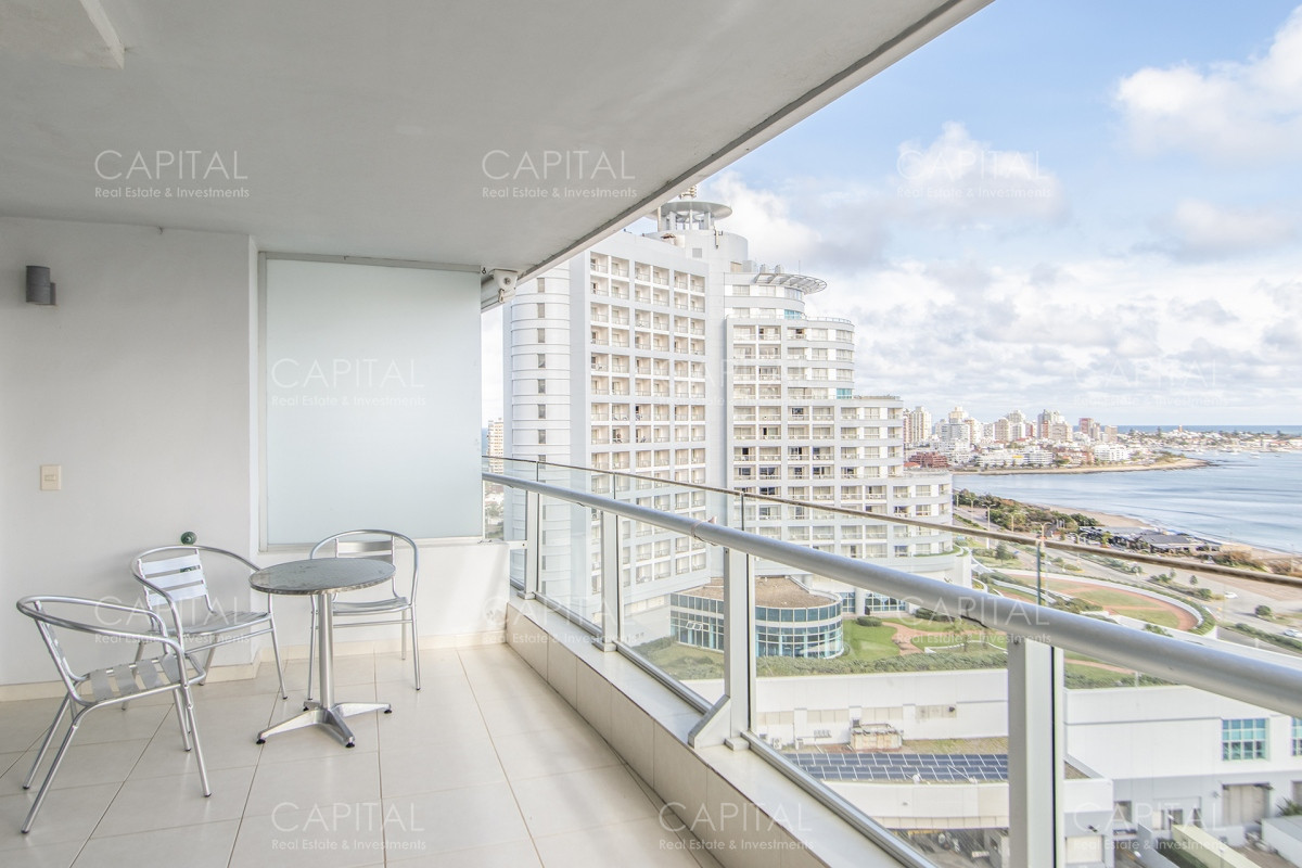 Apartamento de dos dormitorios en Playa Mansa en Venta - CCP34801A