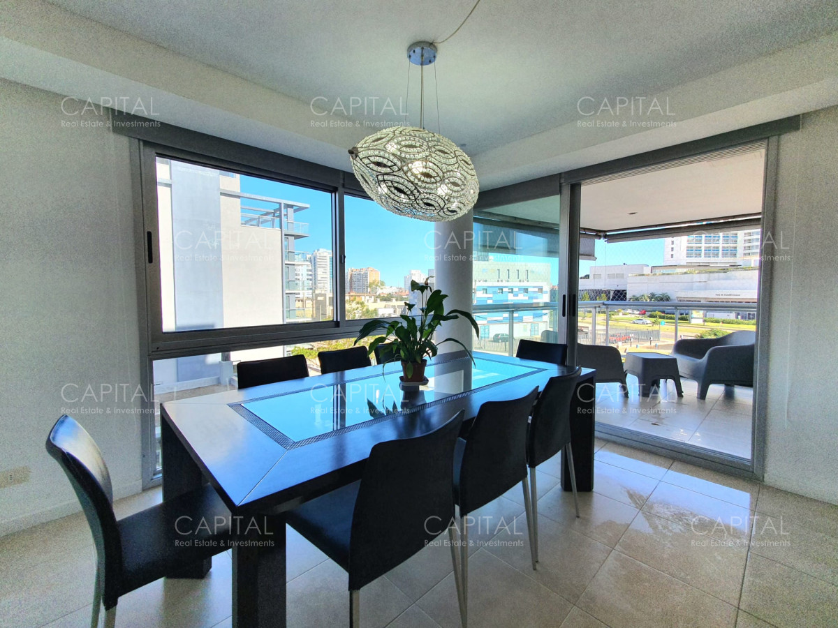 Apartamento ID.32724 - Apartamento en venta de tres dormitorios, edificio con muy buenos servicios.