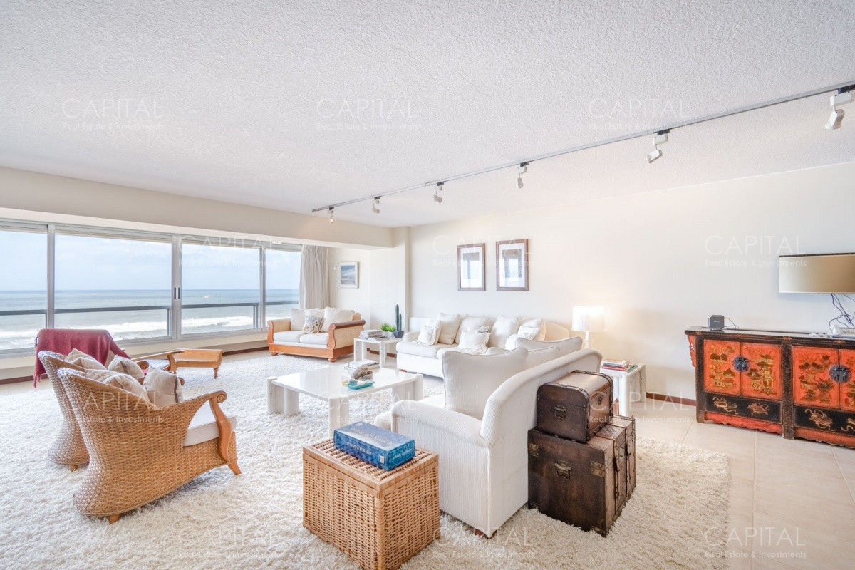 Apartamento ID.30942 - Venta de amplio apartamento sobre playa Brava íntegramente reciclado