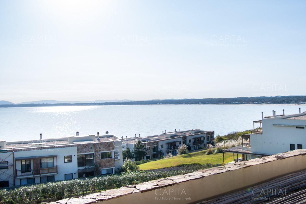 Apartamento ID.28877 - Departamento en venta de dormitorio y medio con dos baños en complejo privado de Punta Ballena