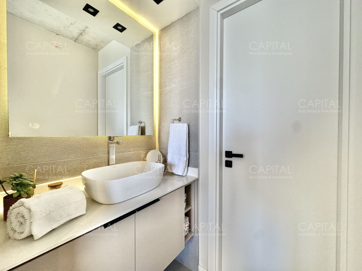 Apartamento ID.40602 - Departamento Esquinero de 2 Dormitorios en Punta del Este con Vista al Mar