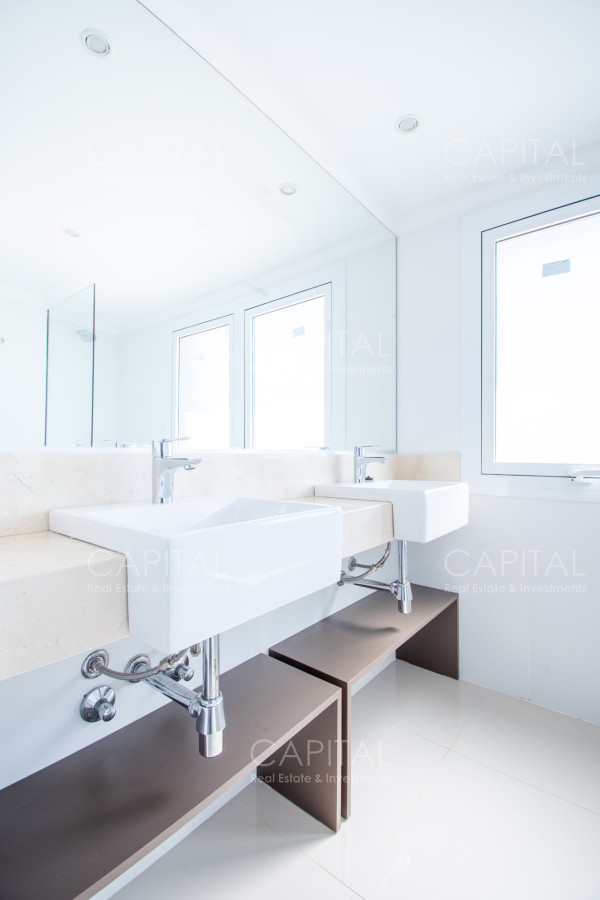 Apartamento ID.29920 - Venta de penthouse sobre la Playa Mansa de tres suites más dependencia y parrillero propio