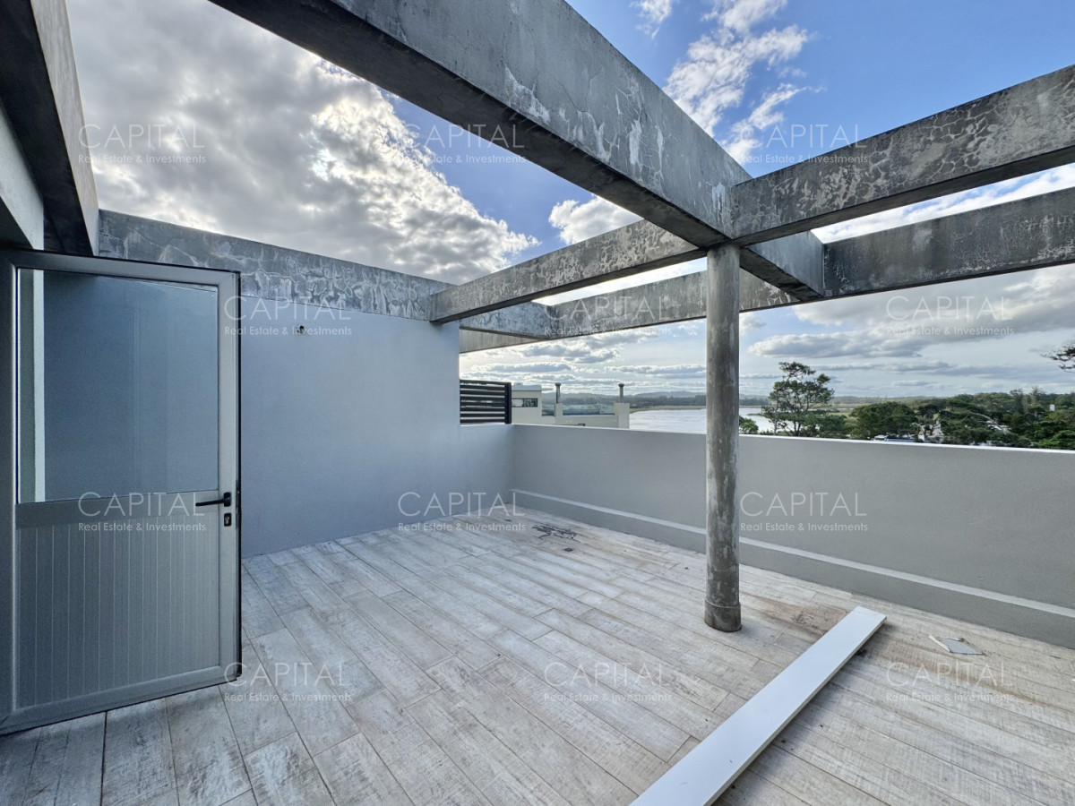 Apartamento ID.39886 - Apartamento duplex frente al mar en playa mansa en venta