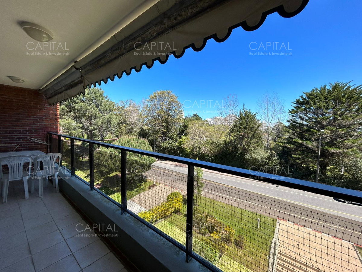 Apartamento ID.35240 - Apartamento en venta con parrillero propio en Playa Mansa. 