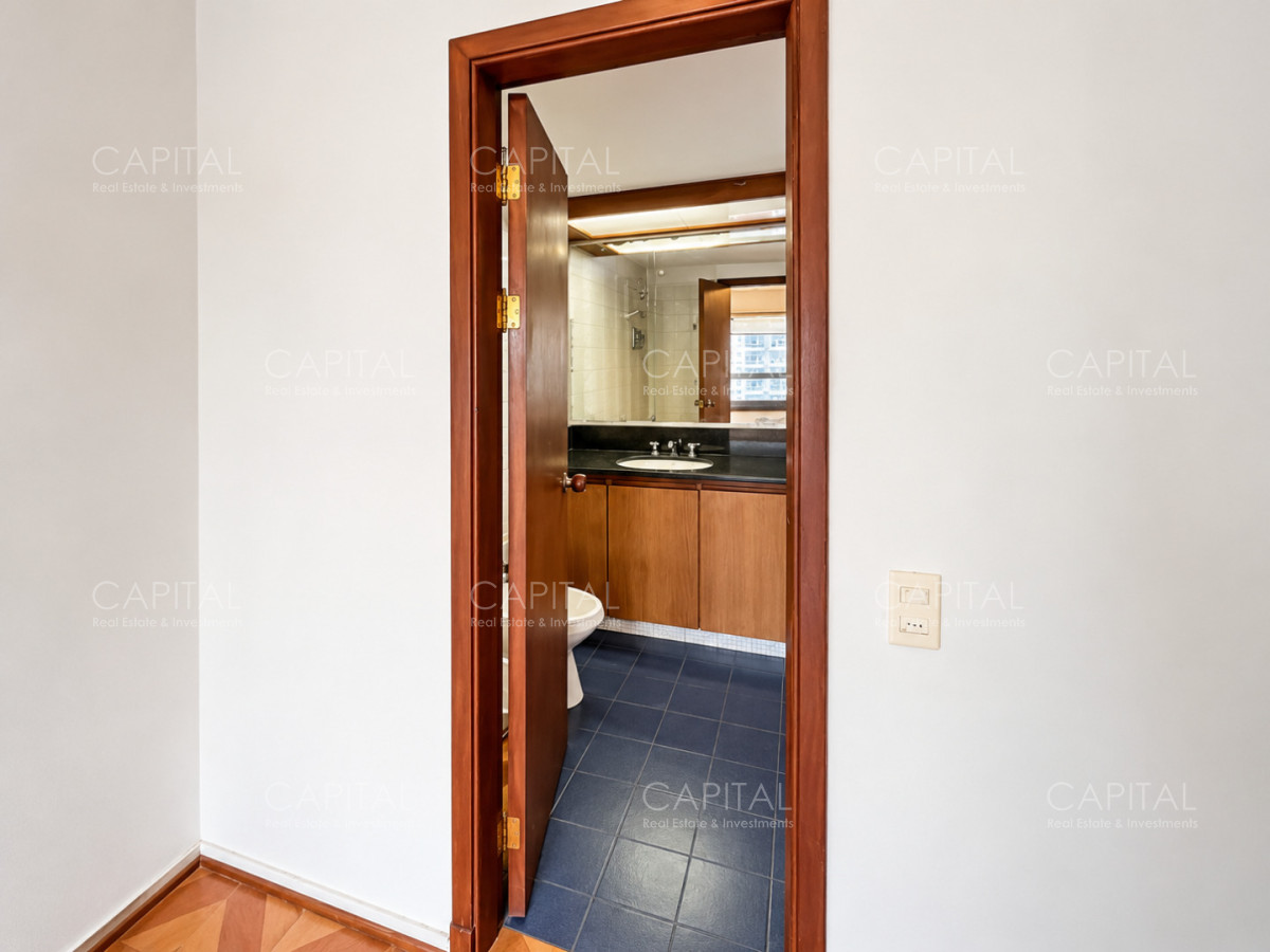 Apartamento ID.40808 - Apartamento en venta en Península, Punta del Este, ubicado a 100 metros del mar.