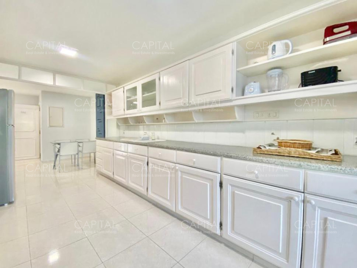 Apartamento ID.33457 - Beverly Tower Punta del Este Apartamento de tres dormitorios frente al mar en alquiler