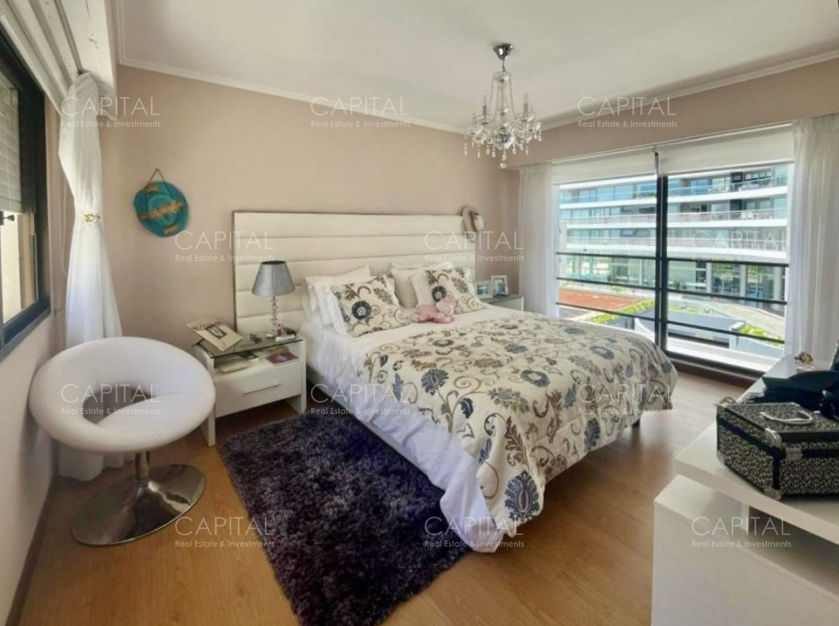 Apartamento ID.38763 - Edificio en primera linea del mar, departamento de tres dormitorios en venta, Playa Mansa.