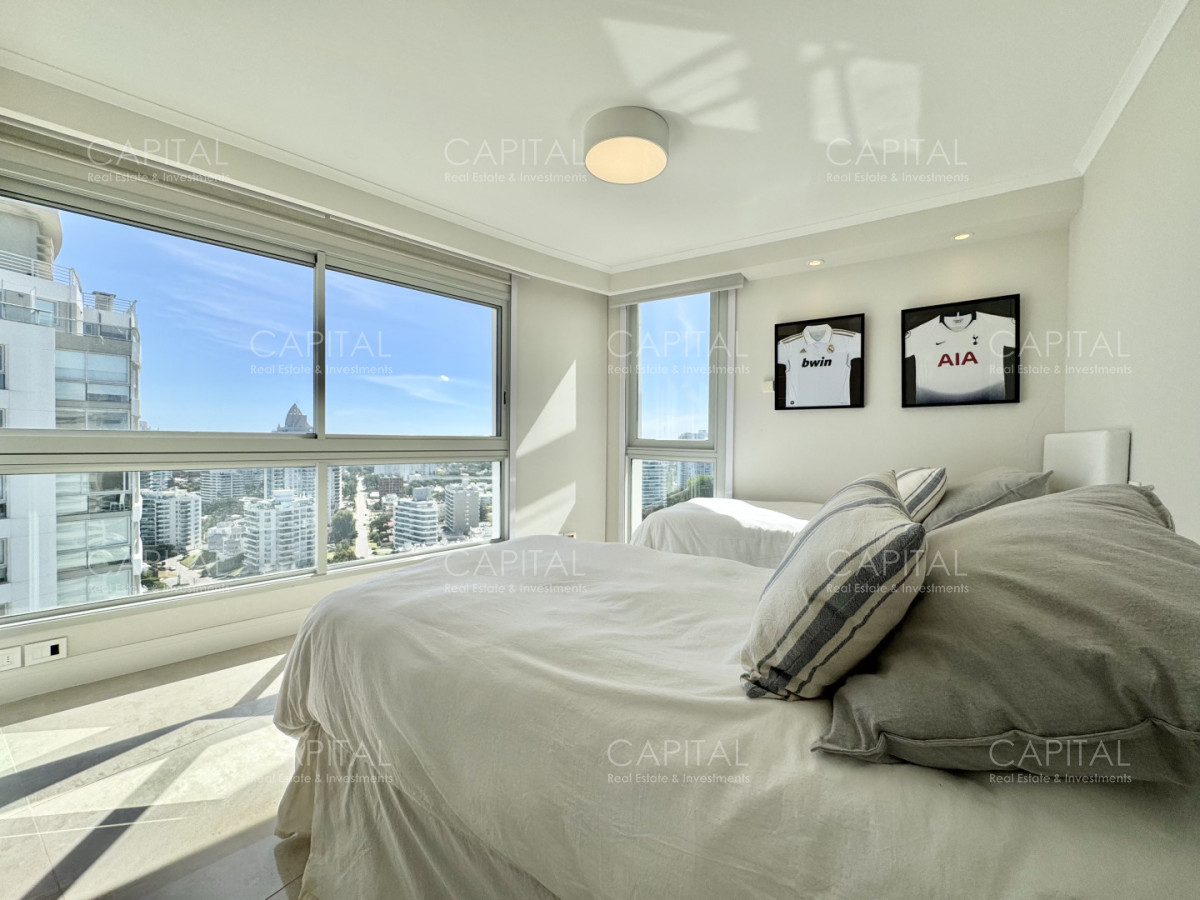 Apartamento ID.39295 - Le Parc esquinero piso alto en playa brava en venta