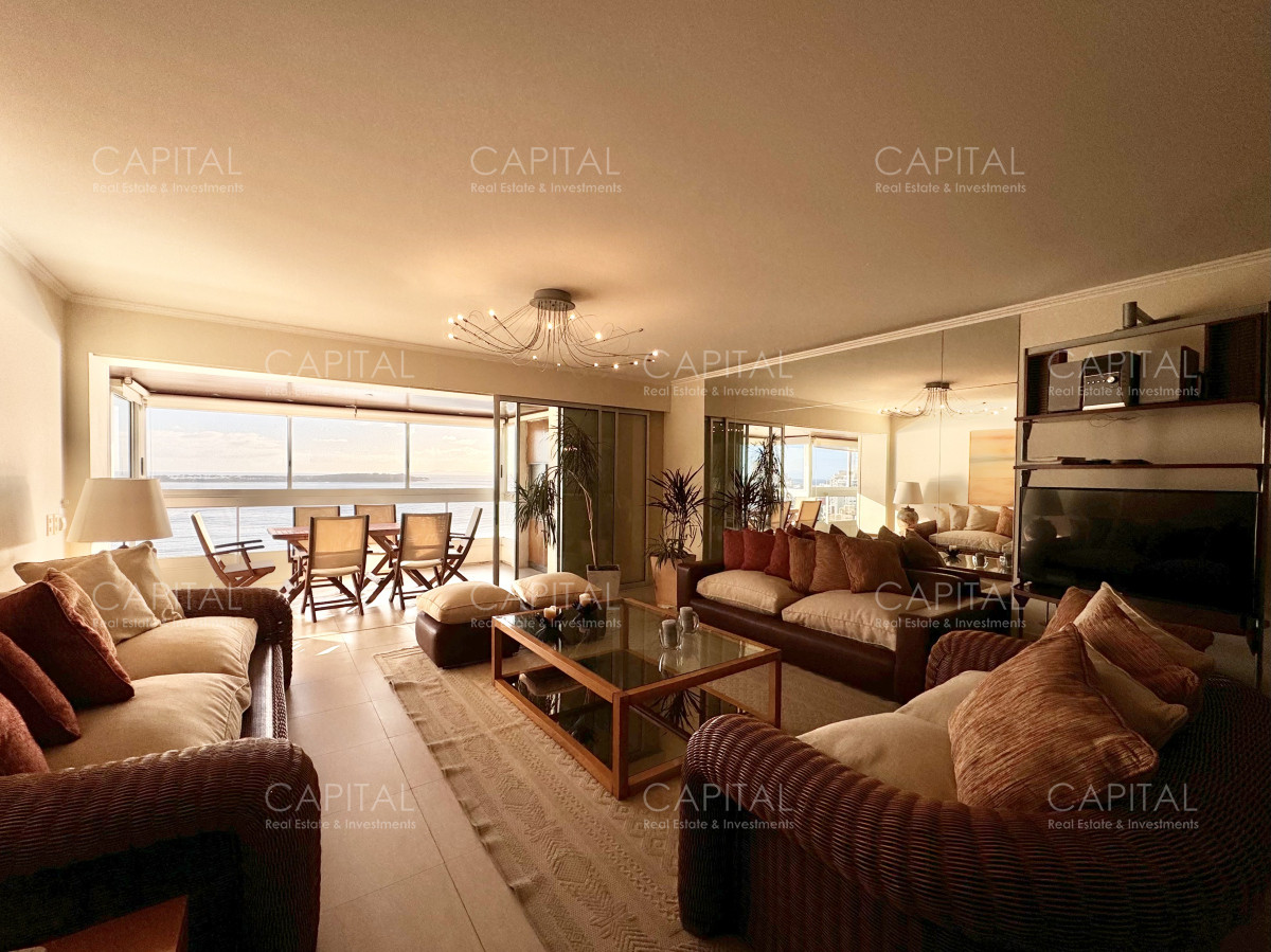 Apartamento ID.38472 - Apartamento en venta de tres dormitorios y dependencia en Playa Mansa, Punta del Este