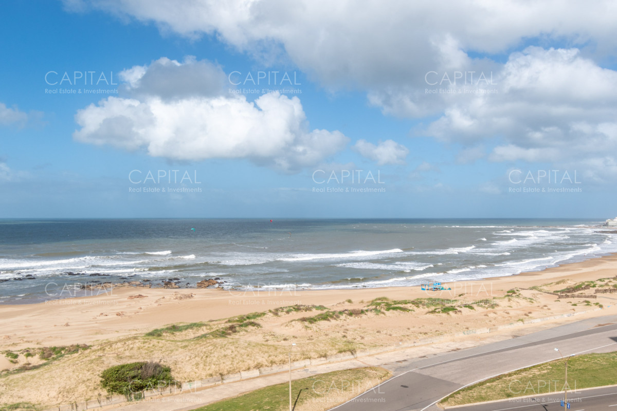 Apartamento ID.30942 - Venta de amplio apartamento sobre playa Brava íntegramente reciclado