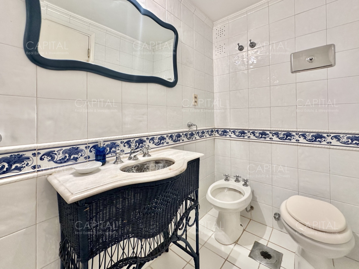 Apartamento ID.35703 - Apartamento de cuatro dormitorios y dependencia en venta, Península, Punta del Este