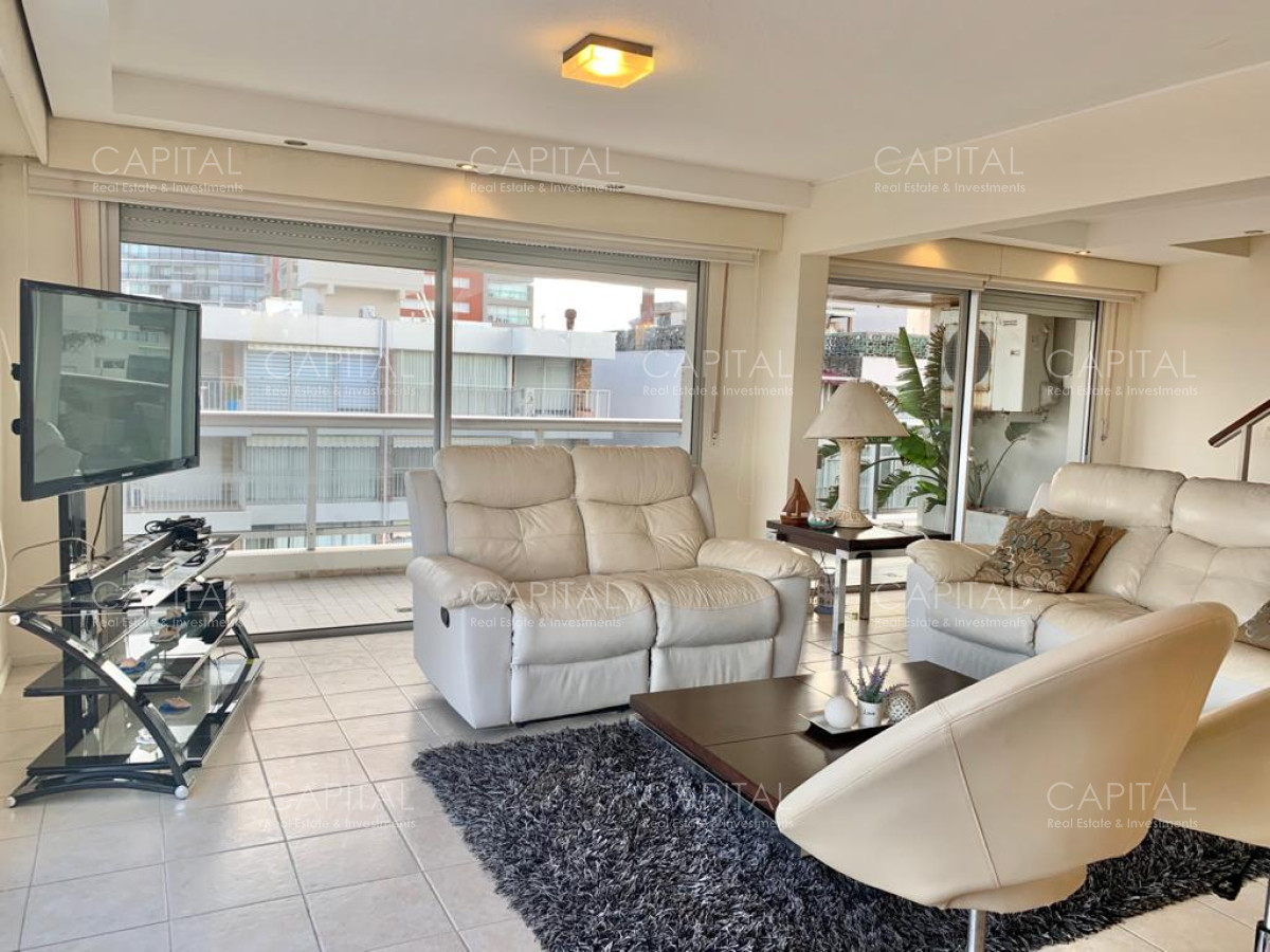 Apartamento ID.28994 - Penthouse Duplex de Tres Dormitorios en Venta + Parrillero Propio