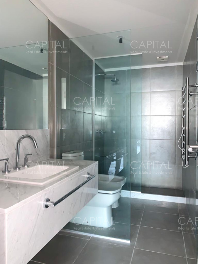 Apartamento ID.30995 - Moderno Penthouse de 3 Dormitorios frente a Playa Mansa