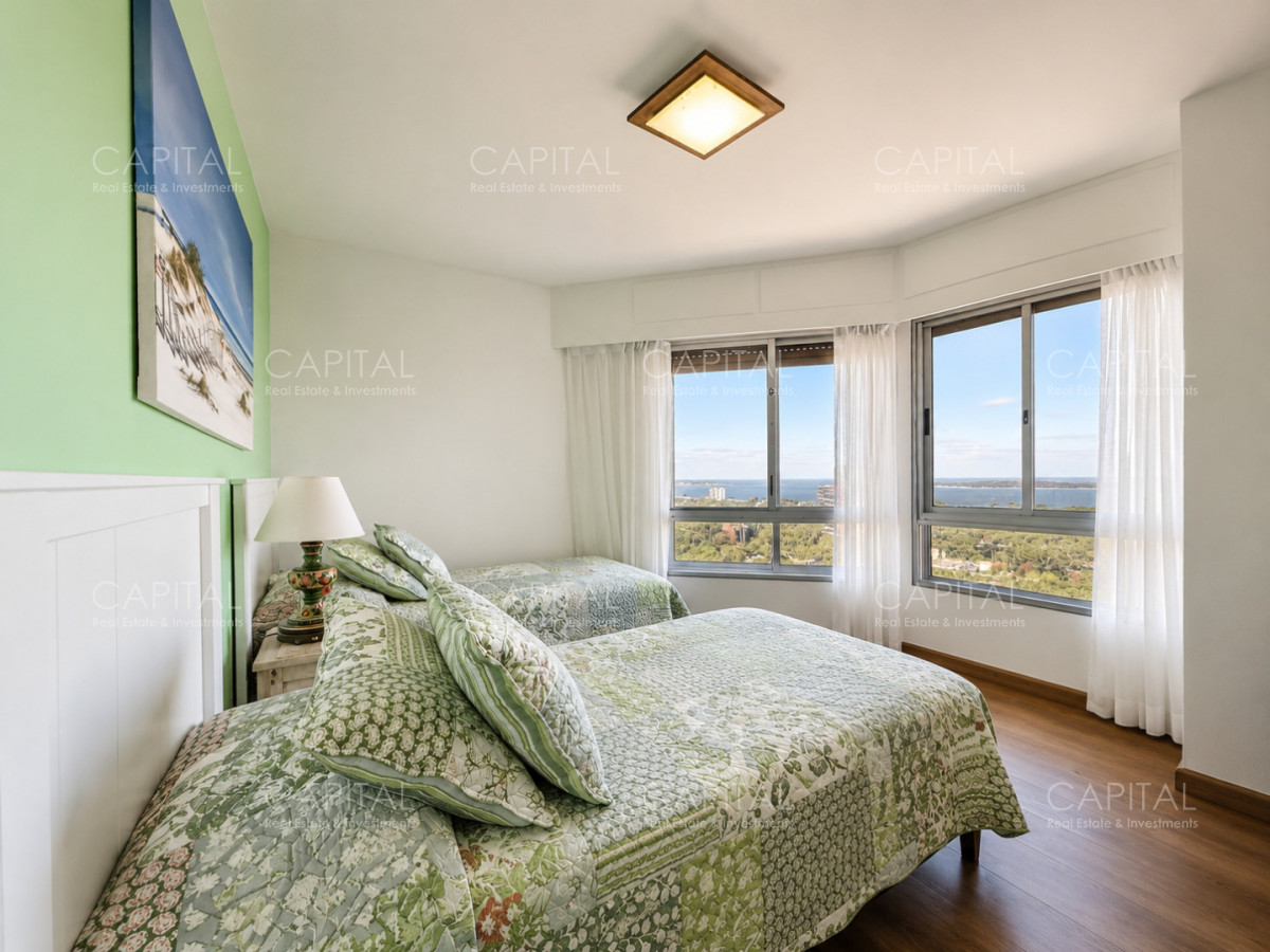Apartamento ID.36372 - Apartamento de tres dormitorios y dependencia en venta Punta del Este