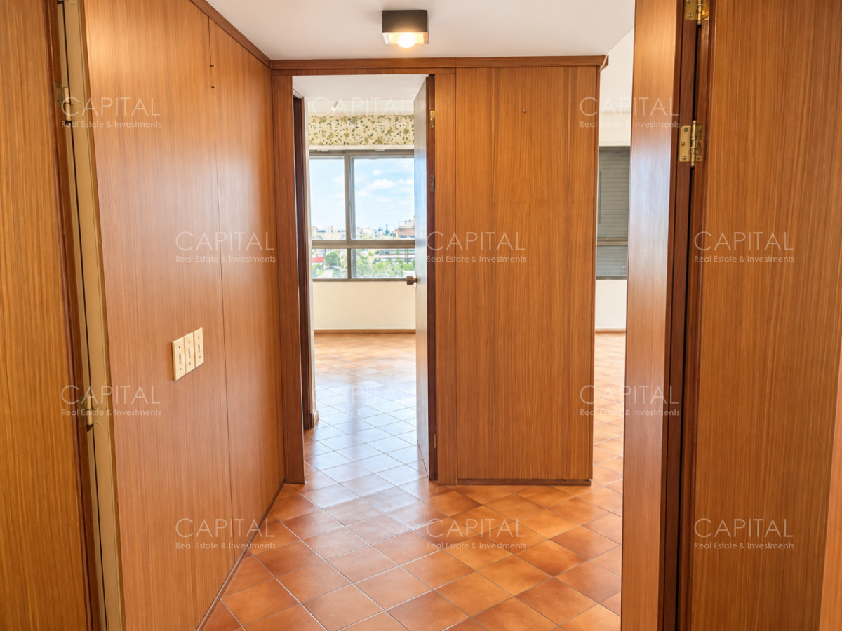 Apartamento ID.40808 - Apartamento en venta en Península, Punta del Este, ubicado a 100 metros del mar.
