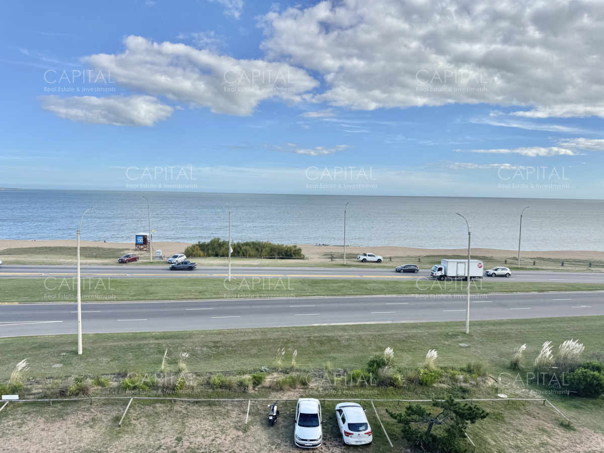 Apartamento ID.39886 - Apartamento duplex frente al mar en playa mansa en venta
