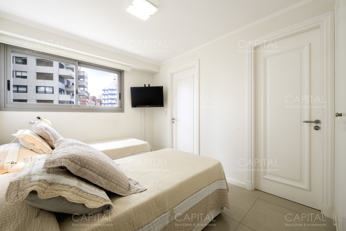 Apartamento ID.37933 - Imperiale Esquinero Departamento en Venta de Tres dormitorios en Playa Brava 