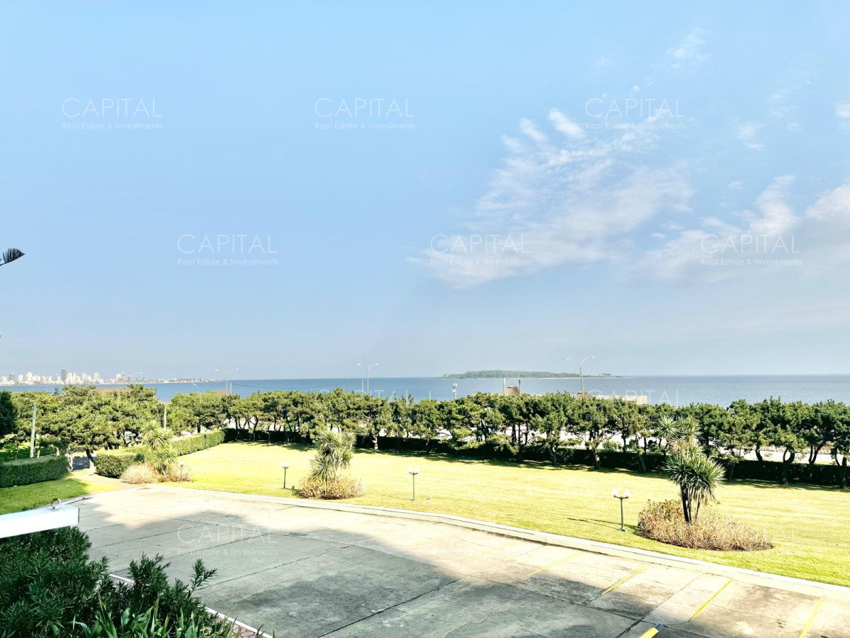 Apartamento ID.36358 - Excelente Apartamento primera linea playa mansa en edificio de categoría