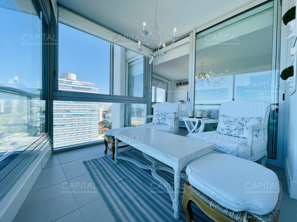 Apartamento ID.31416 - Le Parc Punta del Este de tres dormitorios más dependencia en torre de categoría sobre playa Brava, Punta del Este