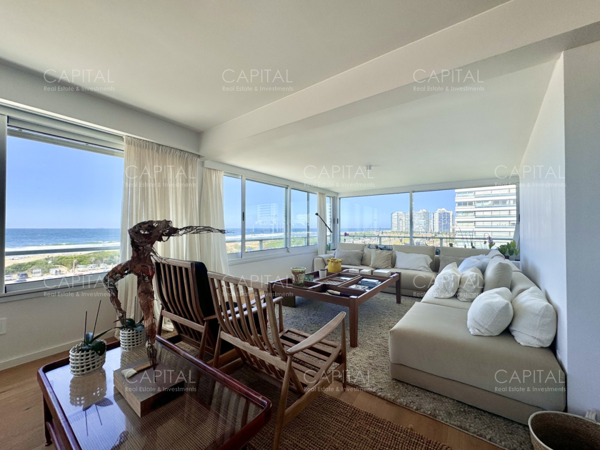 Apartamento ID.35545 - Apartamento reciclado de tres dormitorios en primera linea del mar, Playa Brava, Punta del Este.
