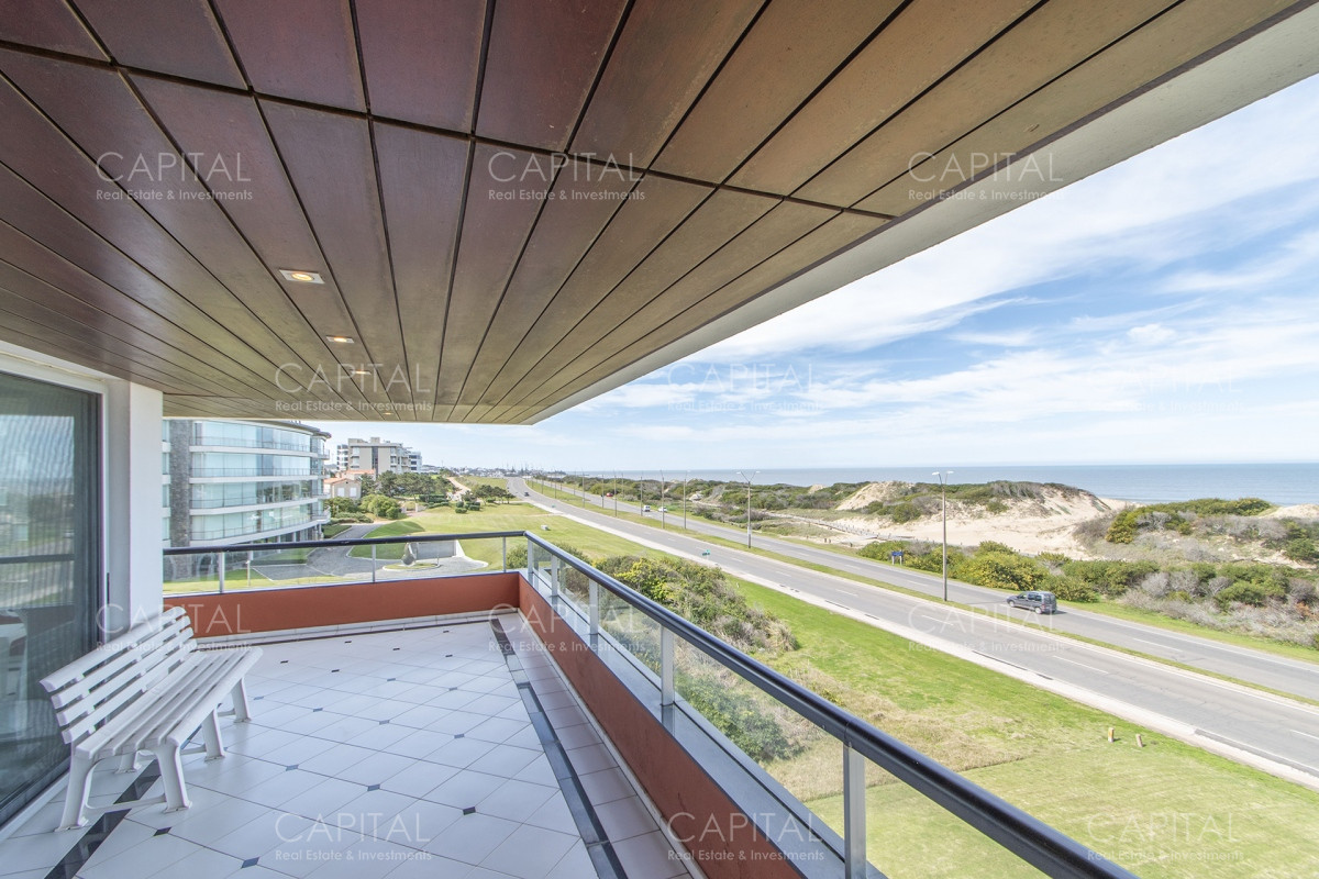 Apartamento ID.24988 - Alquiler Apartamento Frente al Mar Tres Dormitorios y Servicio