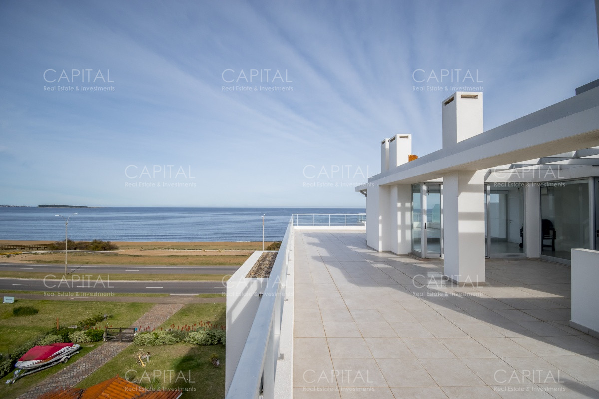 Apartamento ID.27993 - Apartamento PentHouse de 3 dormitorios y dependencia en alquiler anual.