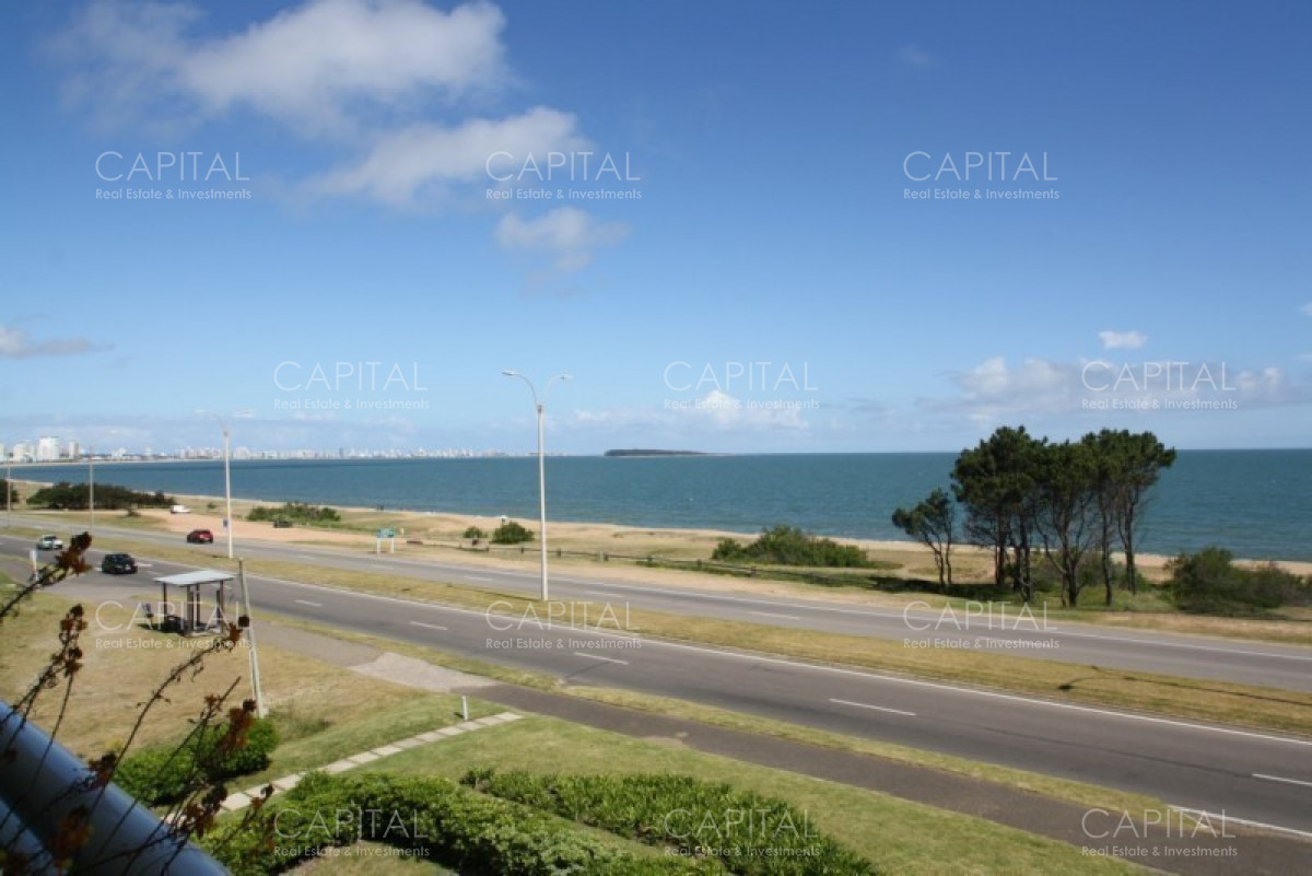 Apartamento ID.37114 - Depto primera linea de Playa Mansa con parrillero