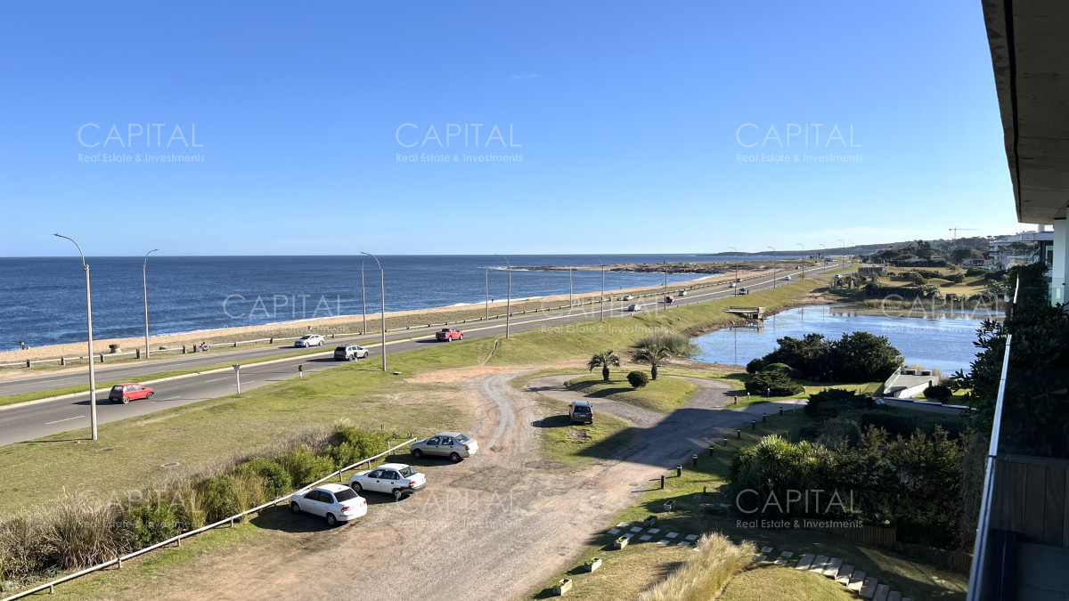 Apartamento ID.38676 - Apartamento en venta de 3 dormitorios en Playa Mansa frente al mar