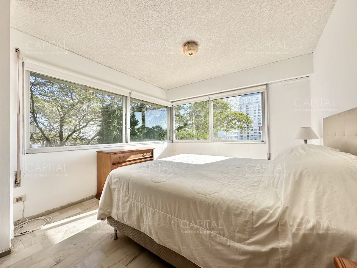 Apartamento ID.34525 - Apartamento de tres dormitorios y dependencia en venta Punta del Este