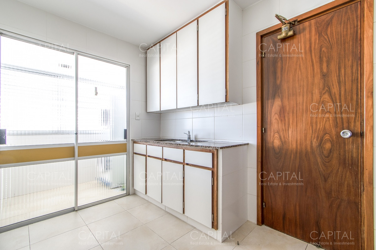 Apartamento ID.31268 - Malecon Punta del Este Apartamento de 3 dormitorios y servicios en venta en primera linea, Playa Mansa.