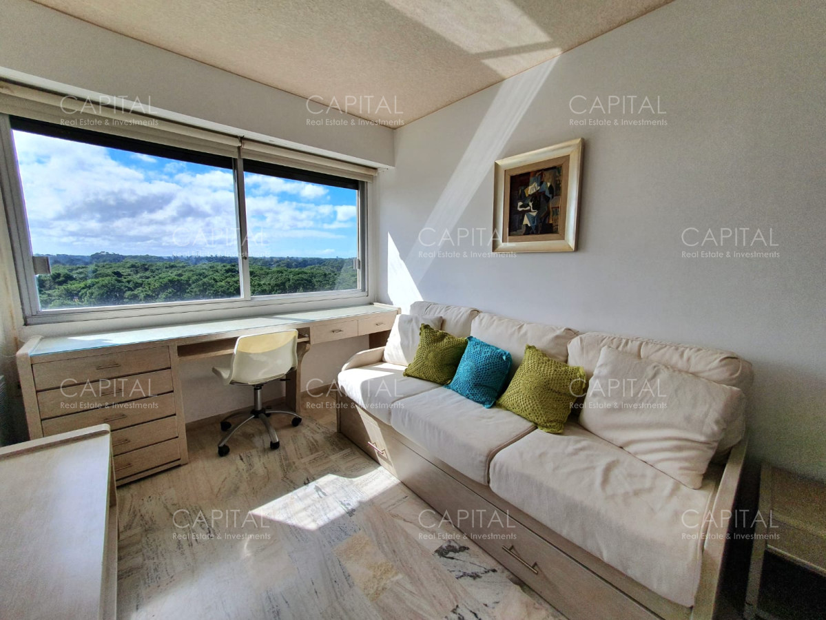 Apartamento ID.32588 - Venta departamento tres dormitorios y dep servicio Punta del Este