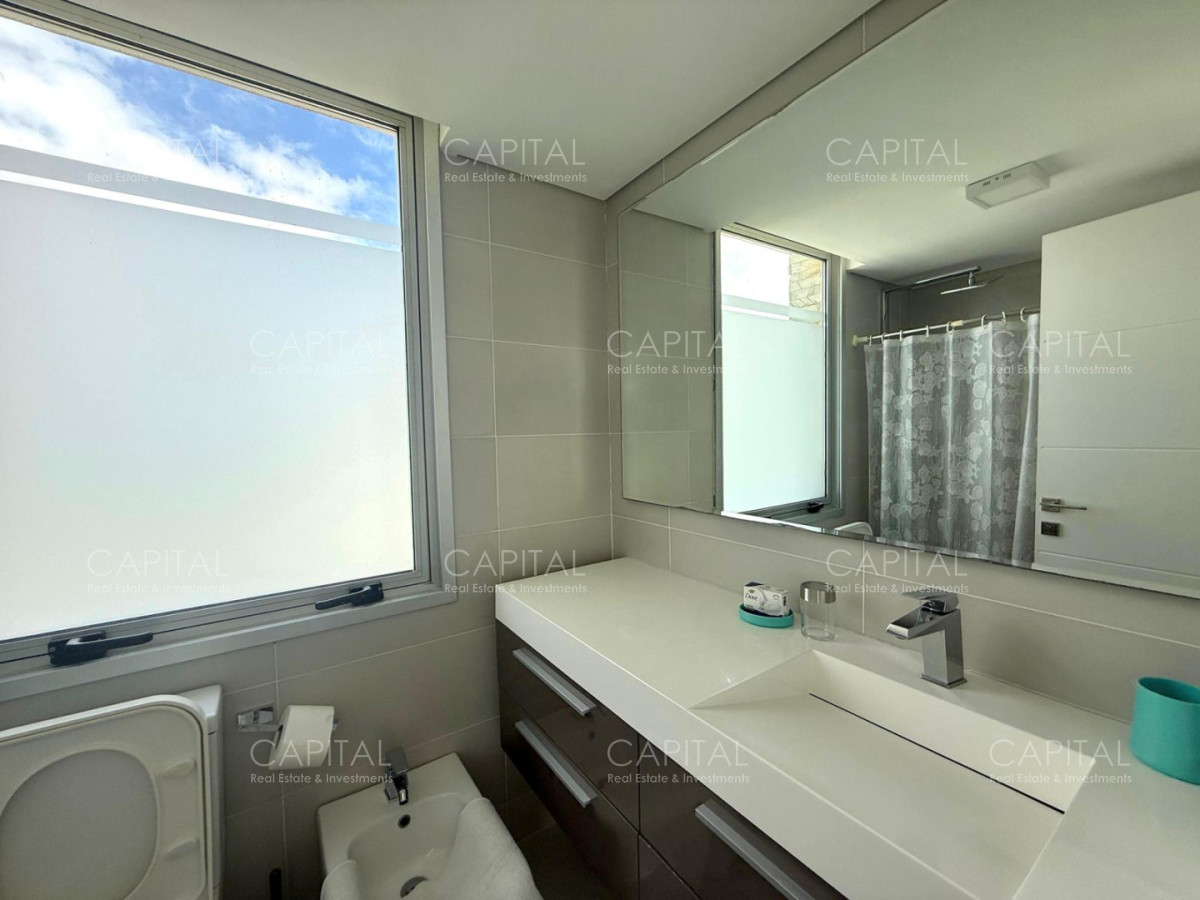 Apartamento ID.32040 - Venta departamento tres dormitorios en suite frente al mar Playa Mansa Punta del Este