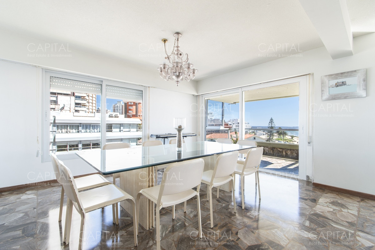 Apartamento ID.31268 - Malecon Punta del Este Apartamento de 3 dormitorios y servicios en venta en primera linea, Playa Mansa.