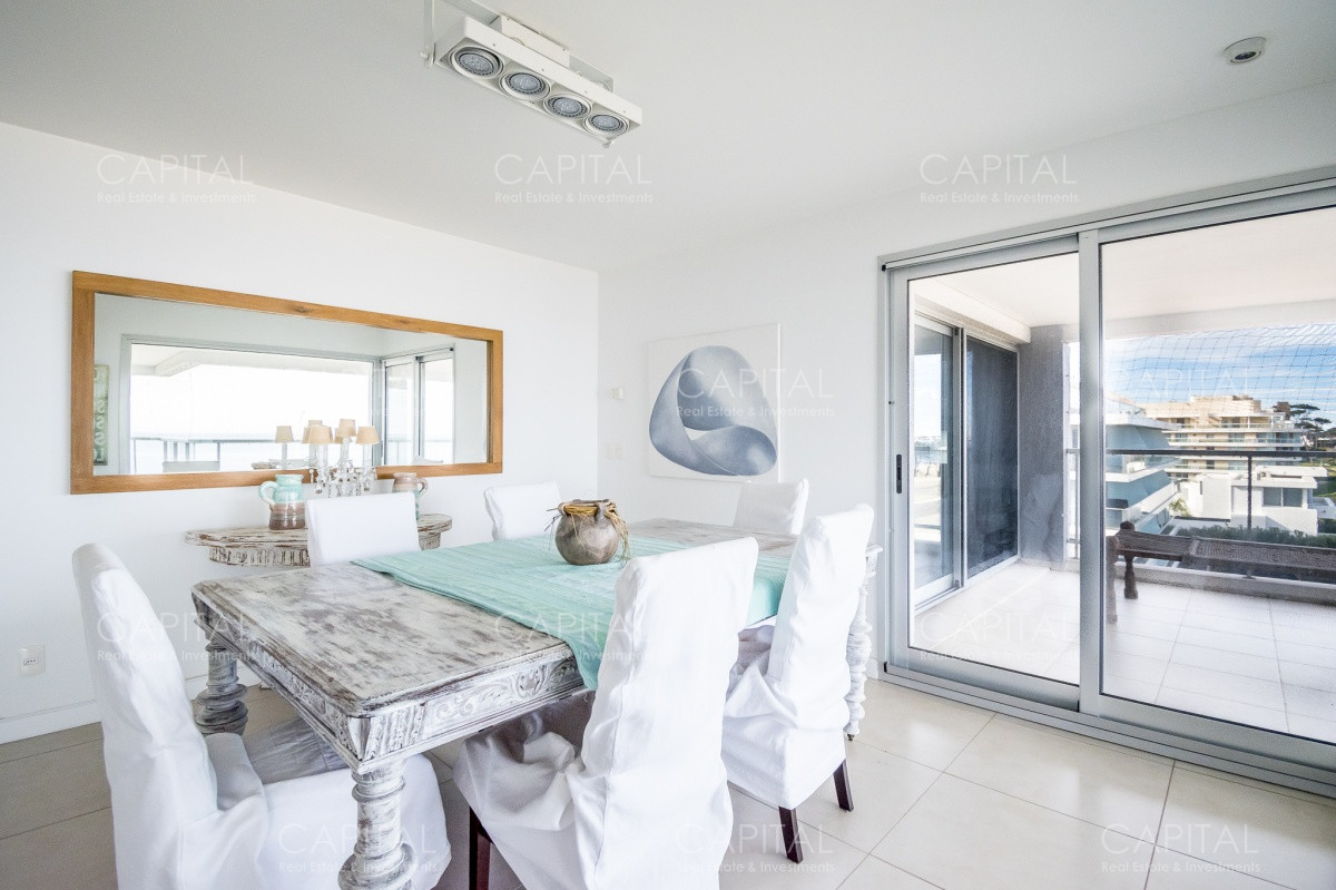 Apartamento ID.27993 - Apartamento PentHouse de 3 dormitorios y dependencia en alquiler anual.