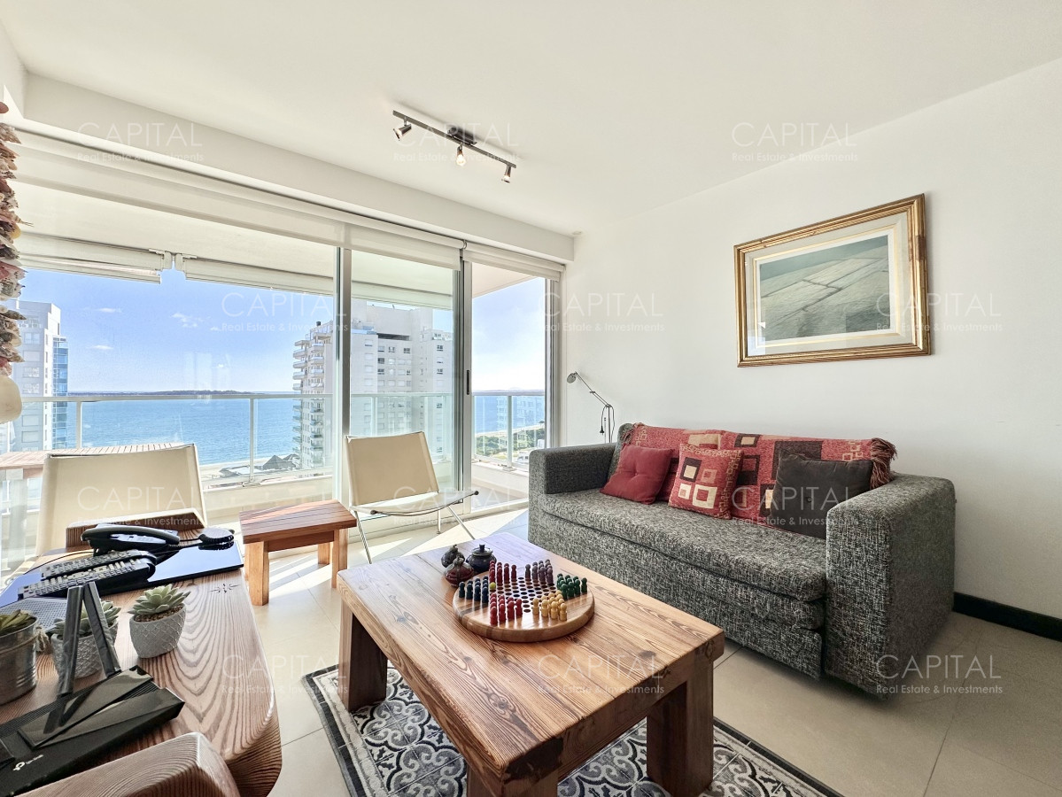 Apartamento de dos dormitorios con parillero en venta Playa Mansa., photo 1