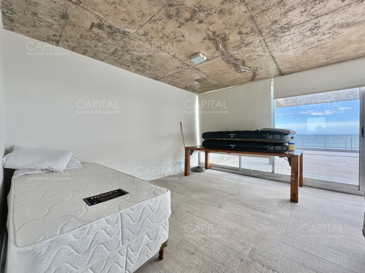 Apartamento ID.39886 - Apartamento duplex frente al mar en playa mansa en venta