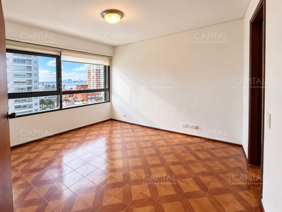 Apartamento ID.40808 - Apartamento en venta en Península, Punta del Este, ubicado a 100 metros del mar.