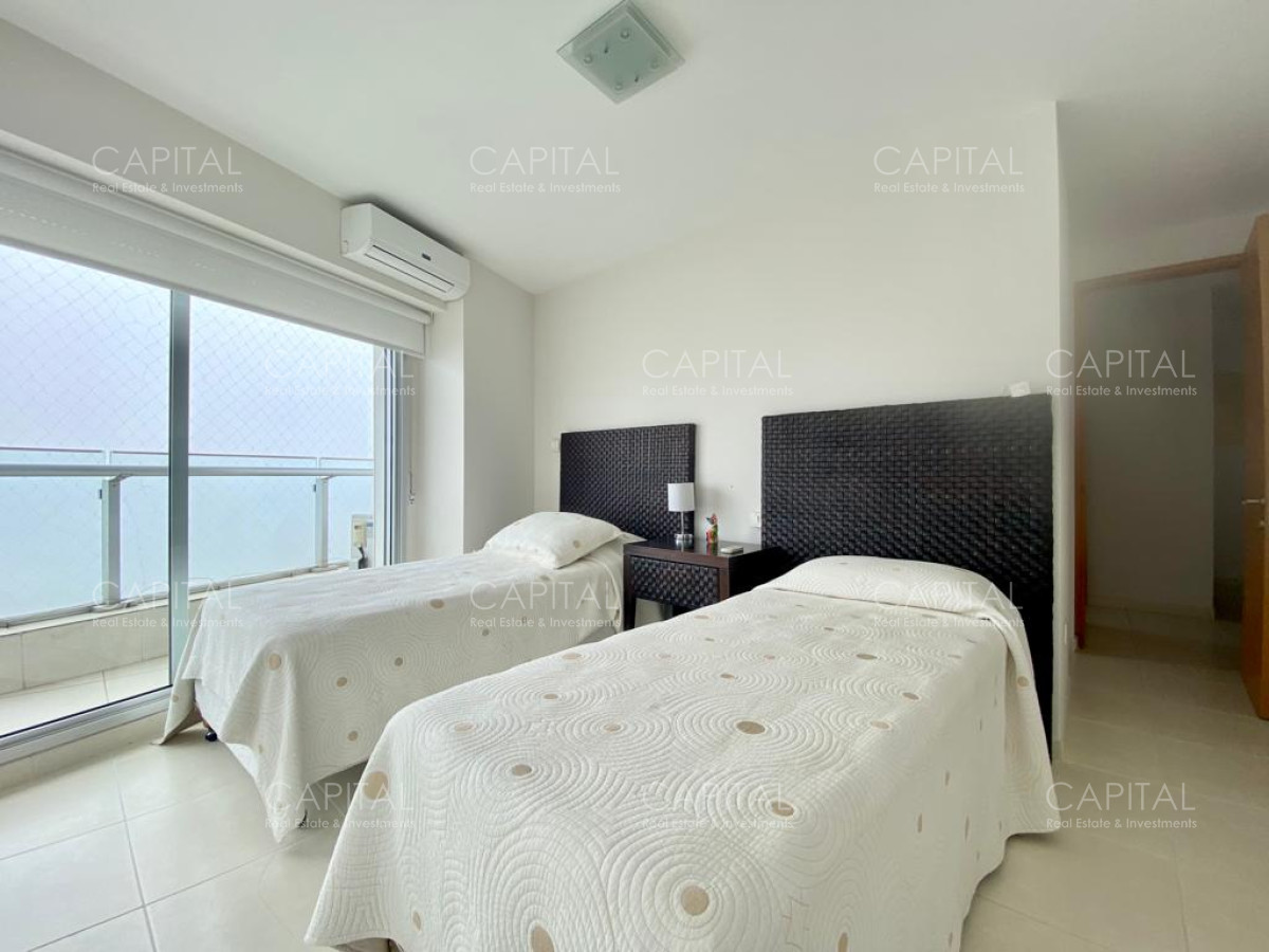 Apartamento ID.33186 - Apartamento de tres suites y dependencia con vista al mar Punta del Este.