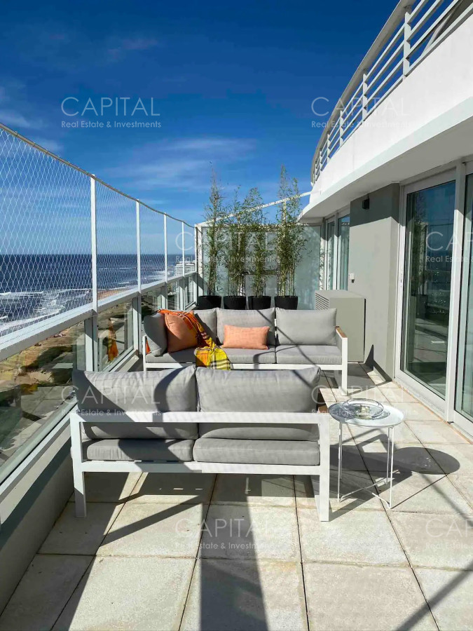 Apartamento ID.33769 - PentHouse de cuatro dormitorios en suite en Le Parc con parrillero propio y dependencia de servicio en Alquiler Temporal