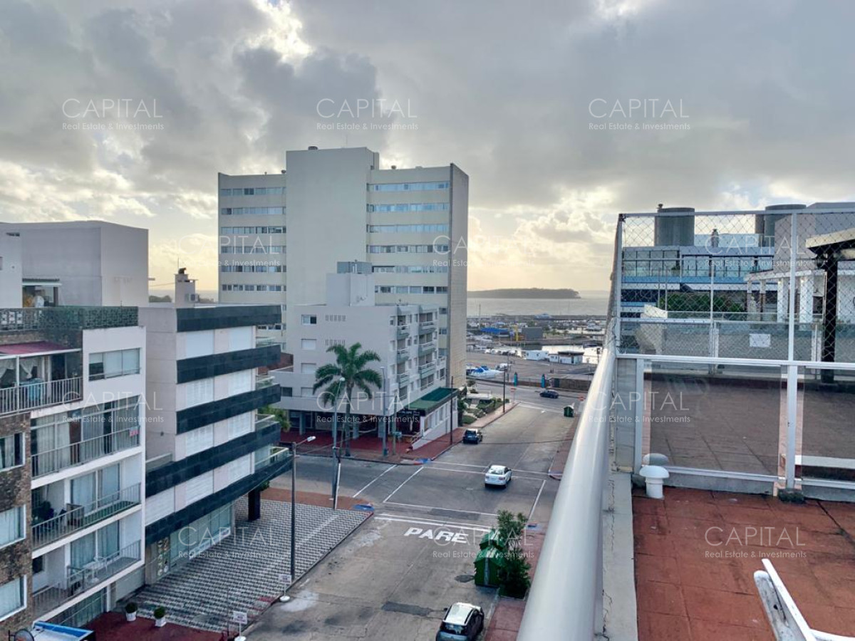 Apartamento ID.28994 - Penthouse Duplex de Tres Dormitorios en Venta + Parrillero Propio
