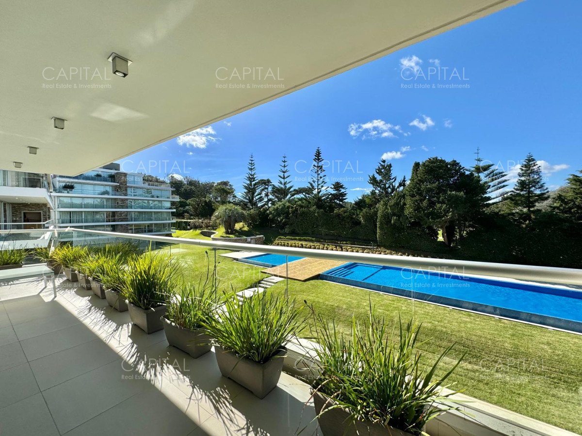 Apartamento ID.24960 - Apartamento en Playa Brava de dos dormitorios a metros del mar