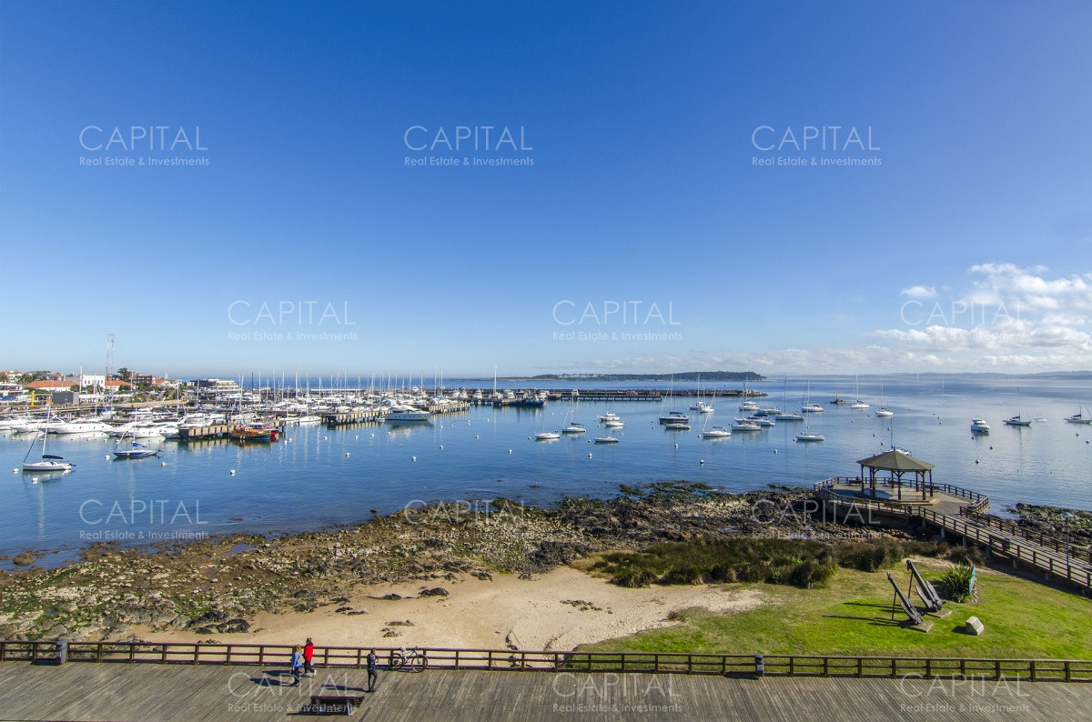 Venta De Apartamento Con Vista Al Puerto, Punta Del Este  - CCP33162A