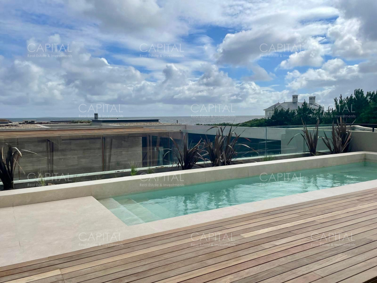 Apartamento ID.38226 - Departamento  en venta sobre el mar en La Barra con piscina y parrillero